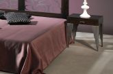 Mesita de cama de patas forjadas altas